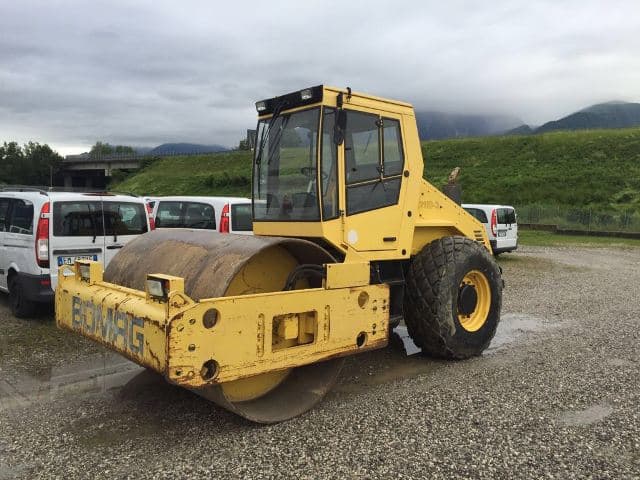 Bomag BW211D-3 Single Drum Compactor Year: 2000 - AVAILABLE FOR SALE !!!!! 2000 - Sold at MOLAI EQUIPMENT
