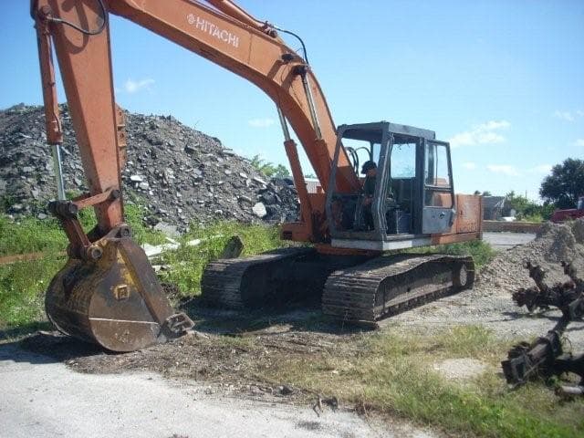 Hitachi UH083 Crawler Excavator, Year: 1984 1984 - Sold at MOLAI EQUIPMENT