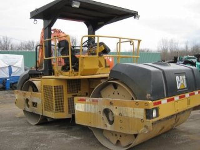 CAT CB634B Year: 1999 Tandem Roller - photo 3