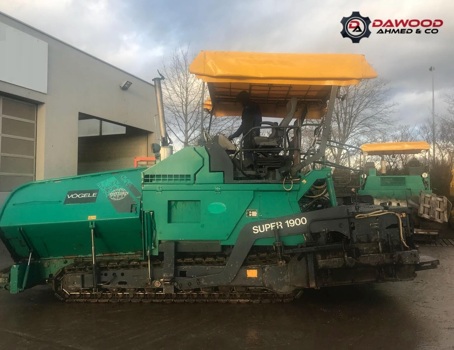 Vogele Asphalt Finisher S1900-1 with 8m Paving Width - For Sale at MOLAI EQUIPMENT