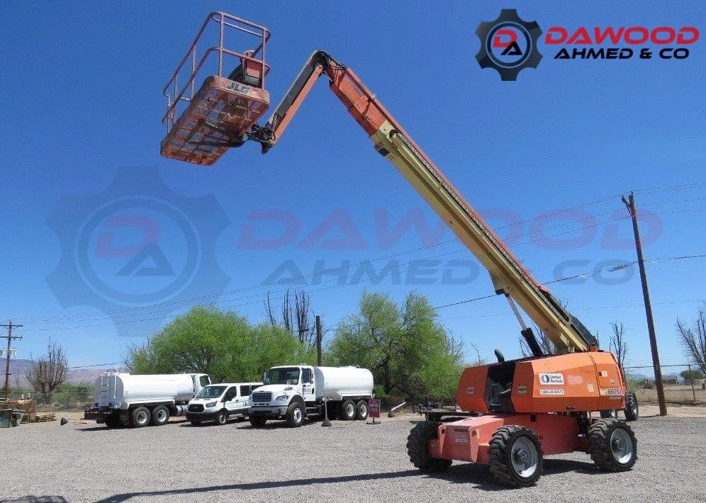 JLG 660SJ Boom Lift Year: 2012 S/no: 0300160739 2012 - Sold at MOLAI EQUIPMENT