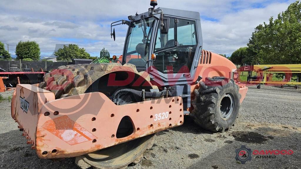 Used Hamm 3520P Pad-foot Vibration Roller 2002 - For Sale at MOLAI EQUIPMENT