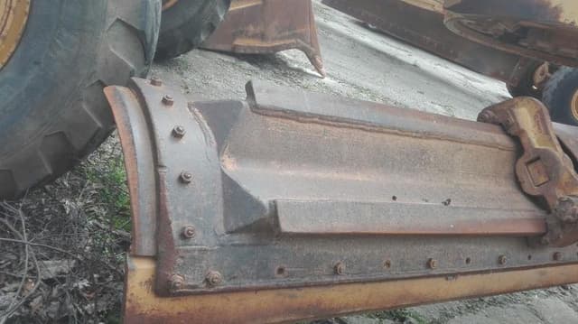 CAT 140G Motor Grader with Ripper and Push Block Year: 1994 - photo 9