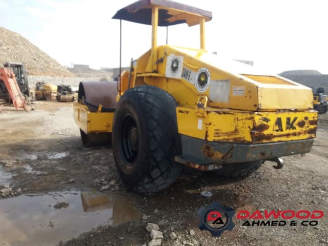 SAKAI SV510D Single Drum Compactor, Year: 2006, 6 Cylinder Isuzu Engine - photo 5