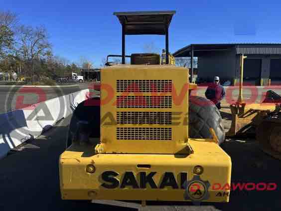 Sakai SV500D Smooth Drum Vibration Roller - photo 3