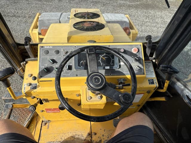 Sakai SW651 Tandem Roller Year: 2005 - photo 7