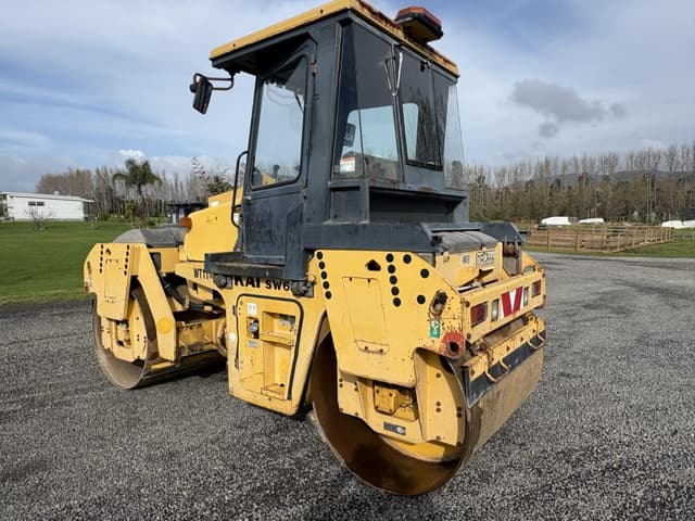 Sakai SW651 Tandem Roller Year: 2005 - photo 4