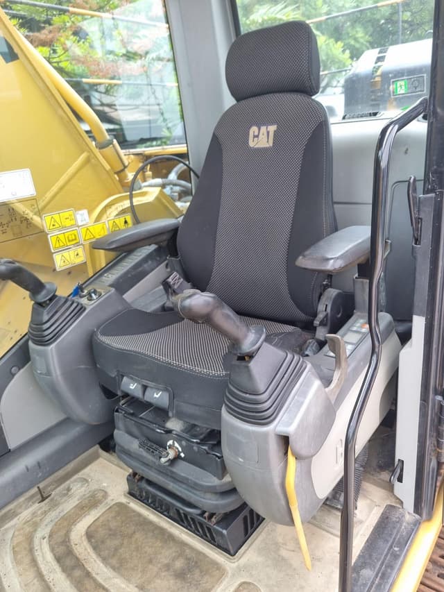 Used CAT 340D Crawler Excavator – 2018 Model in Excellent Working Condition - photo 4
