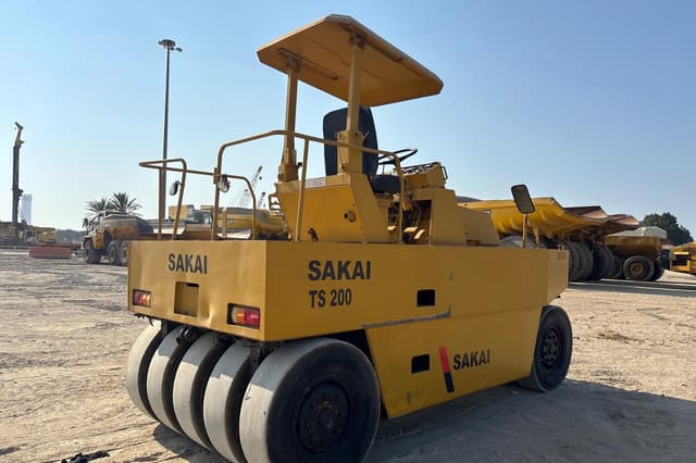 Used Sakai TS200 Pneumatic Tire Roller for Sale | Road Compactor in Good Condition - photo 3