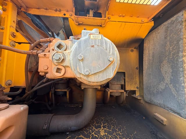 2003 Komatsu PC400LC-6M Excavator - photo 5